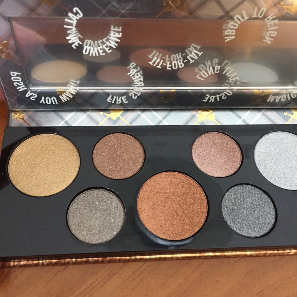 MAC Qween Supreme Eyeshadow Palette - Picture 8 of 16